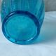 Carafe en verre de couleur bleue