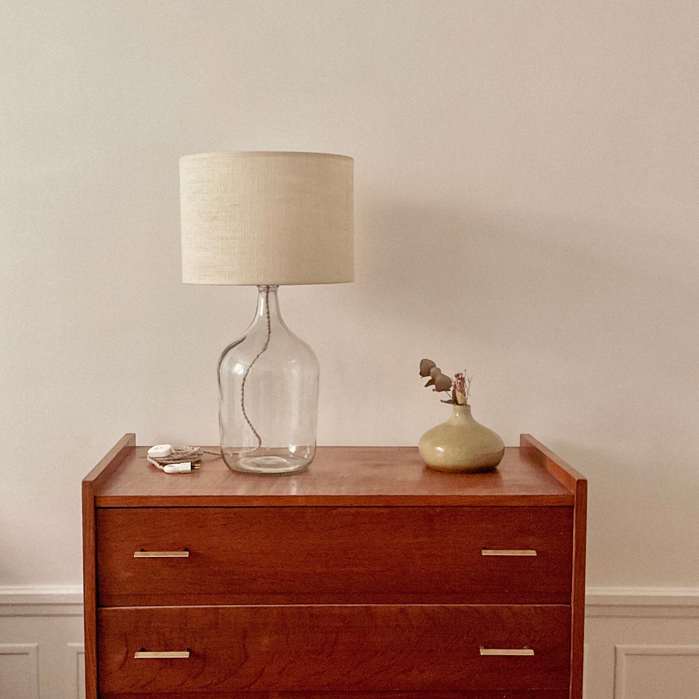 Demijohn lamp and ecru jute