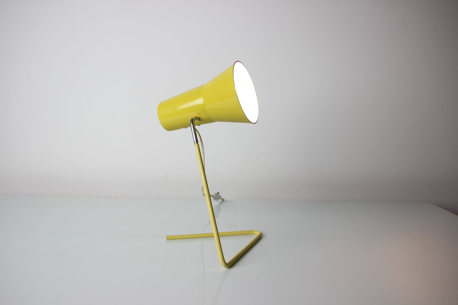 Lampe de table du milieu du siècle Drupol années 1960.