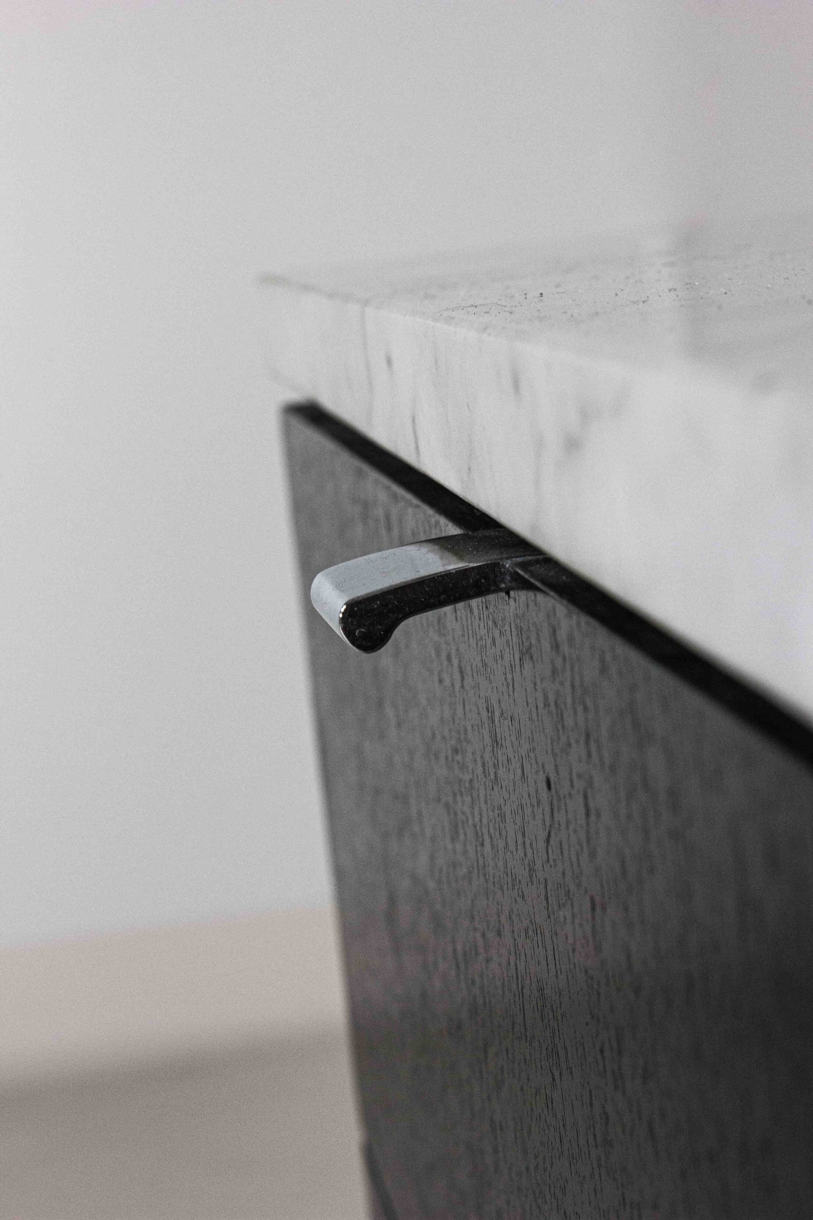 Meuble d'appoint exécutif avec serrure par Florence Knoll, 1970