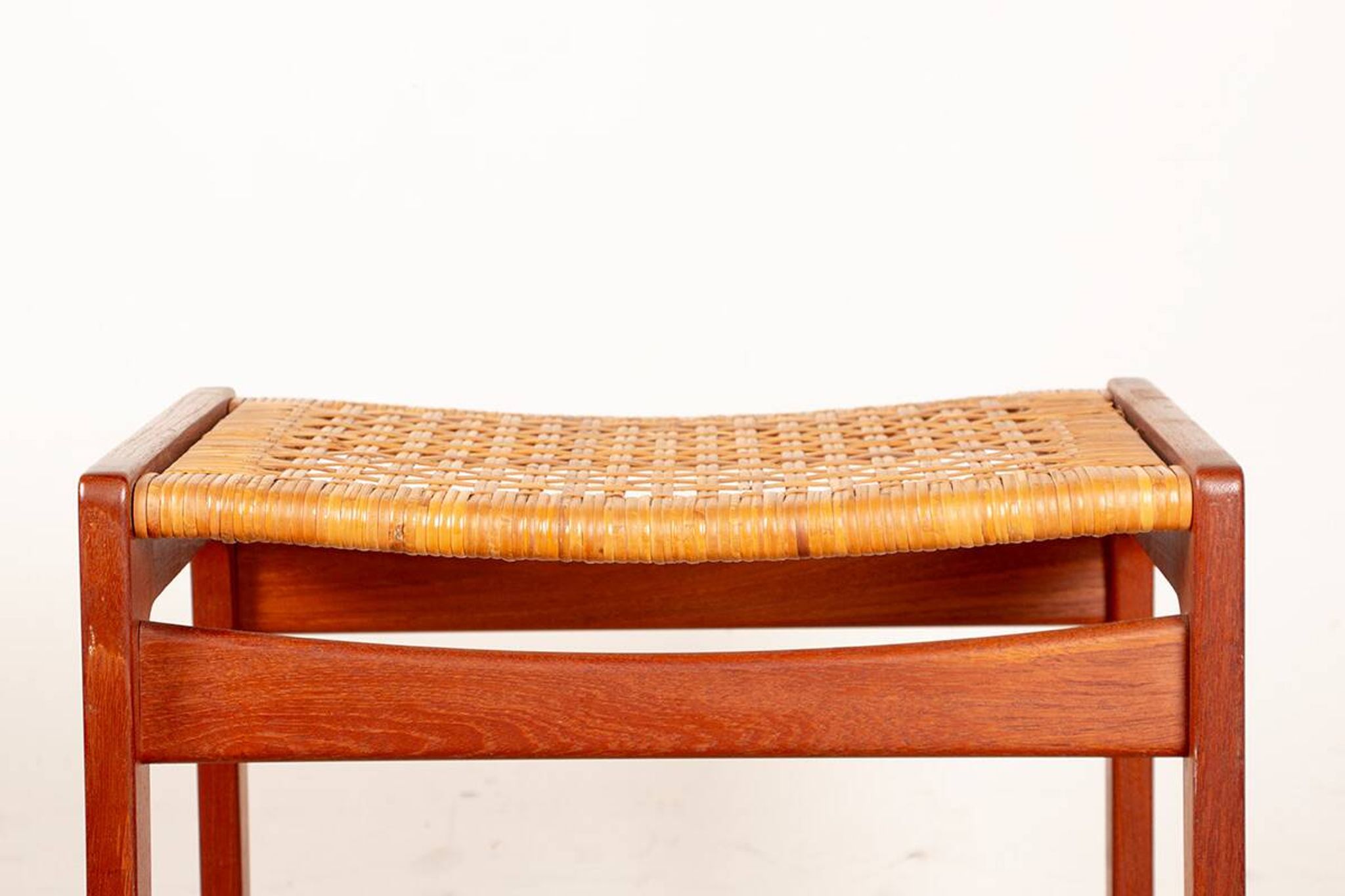 Paire de tabourets Danois en Teck et Cannage par Peter Hvidt 1960.