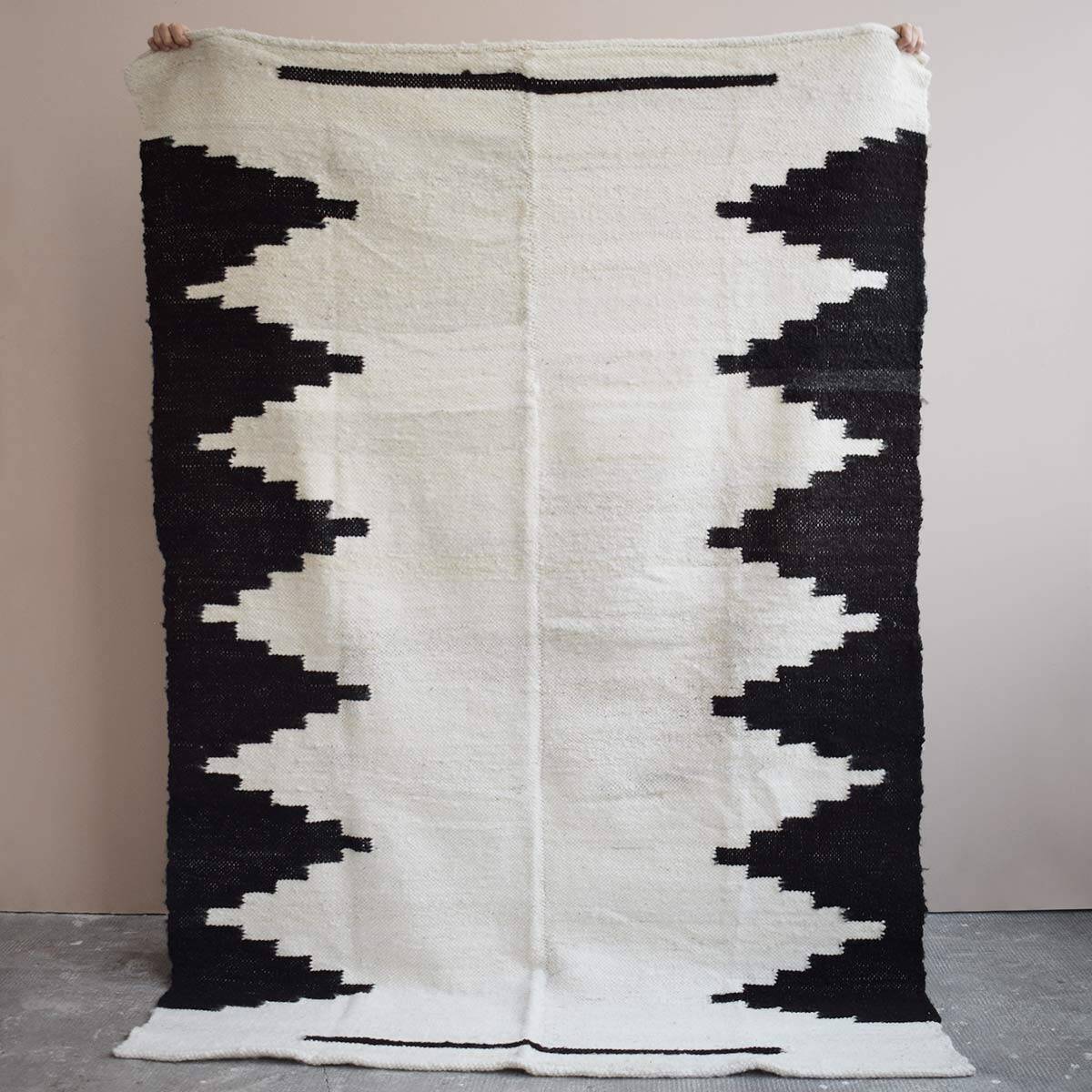 Argentinean rug 100% pure wool black and white
