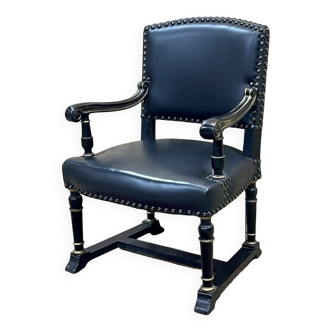 Fauteuil anglais des années 1950 en bois noirci et recouvert d'un cuit noir