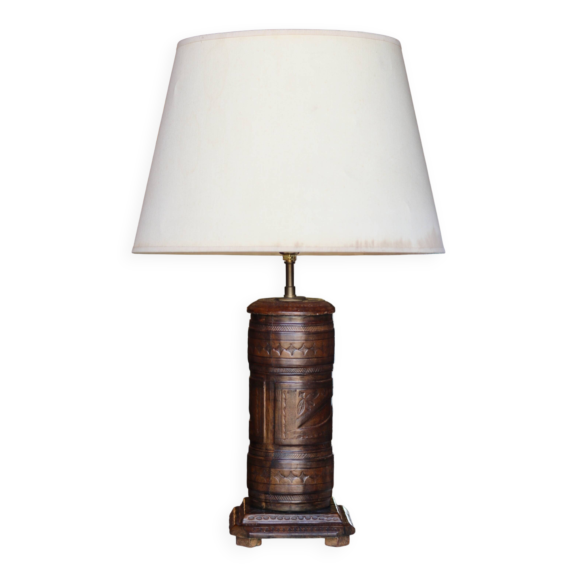 Pied de lampe touareg en cuir repoussé, 1960