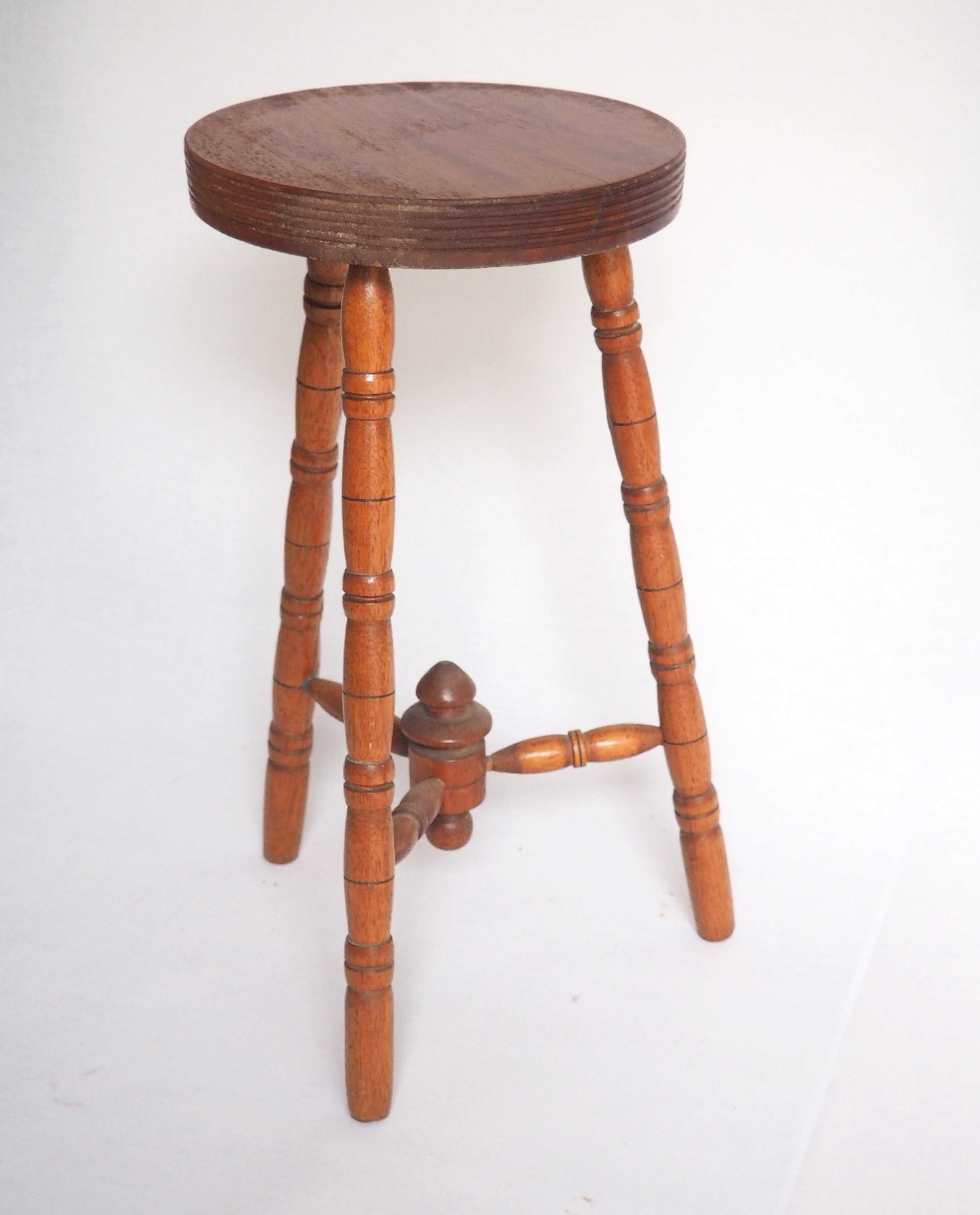 Tabouret tripode bois