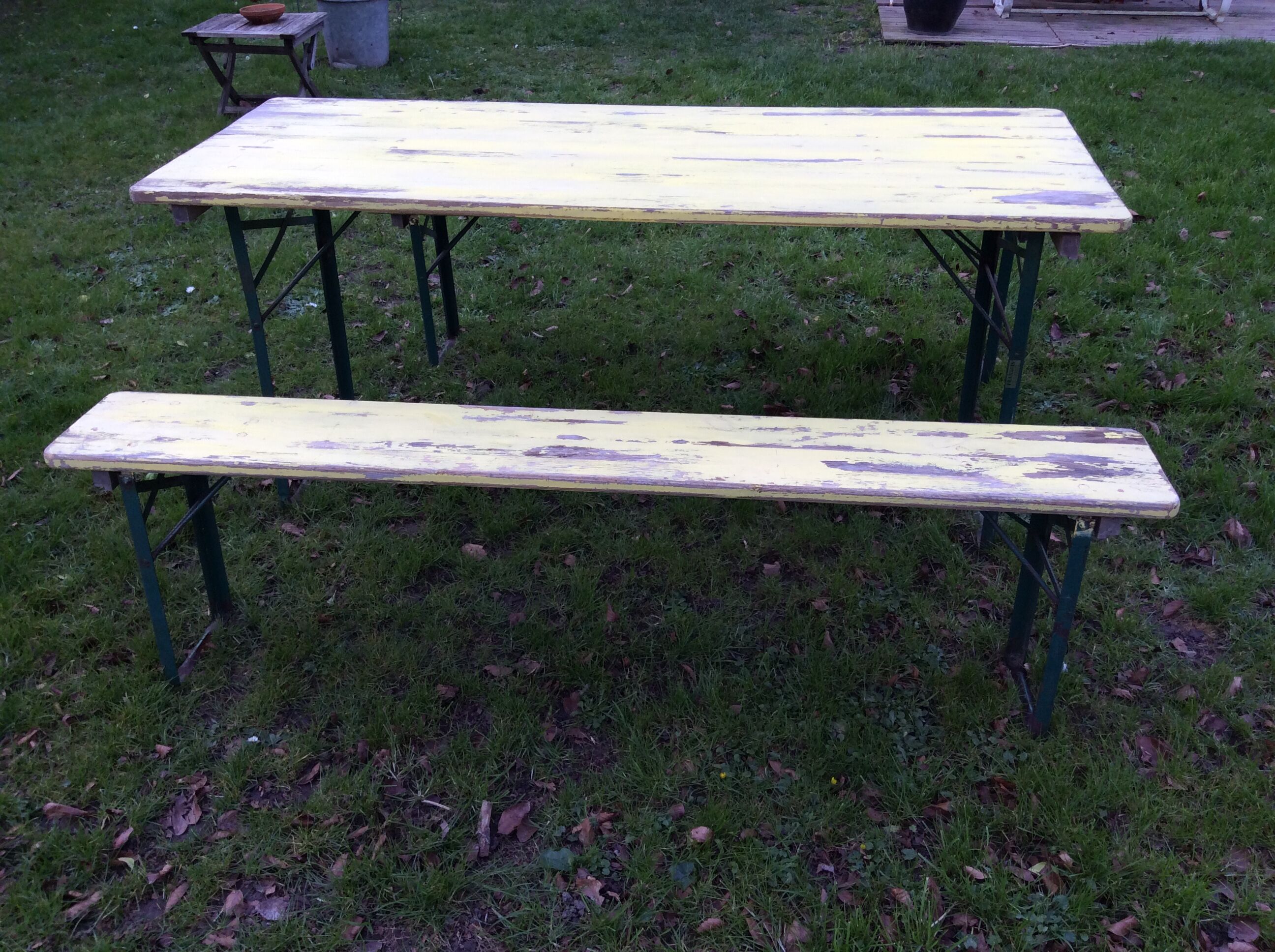 Table and 2 benches