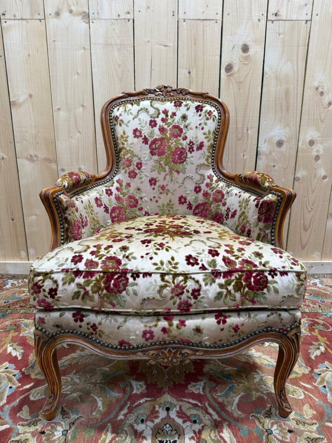 Elegant Louis XV style bergère in cherry wood and floral velvet.