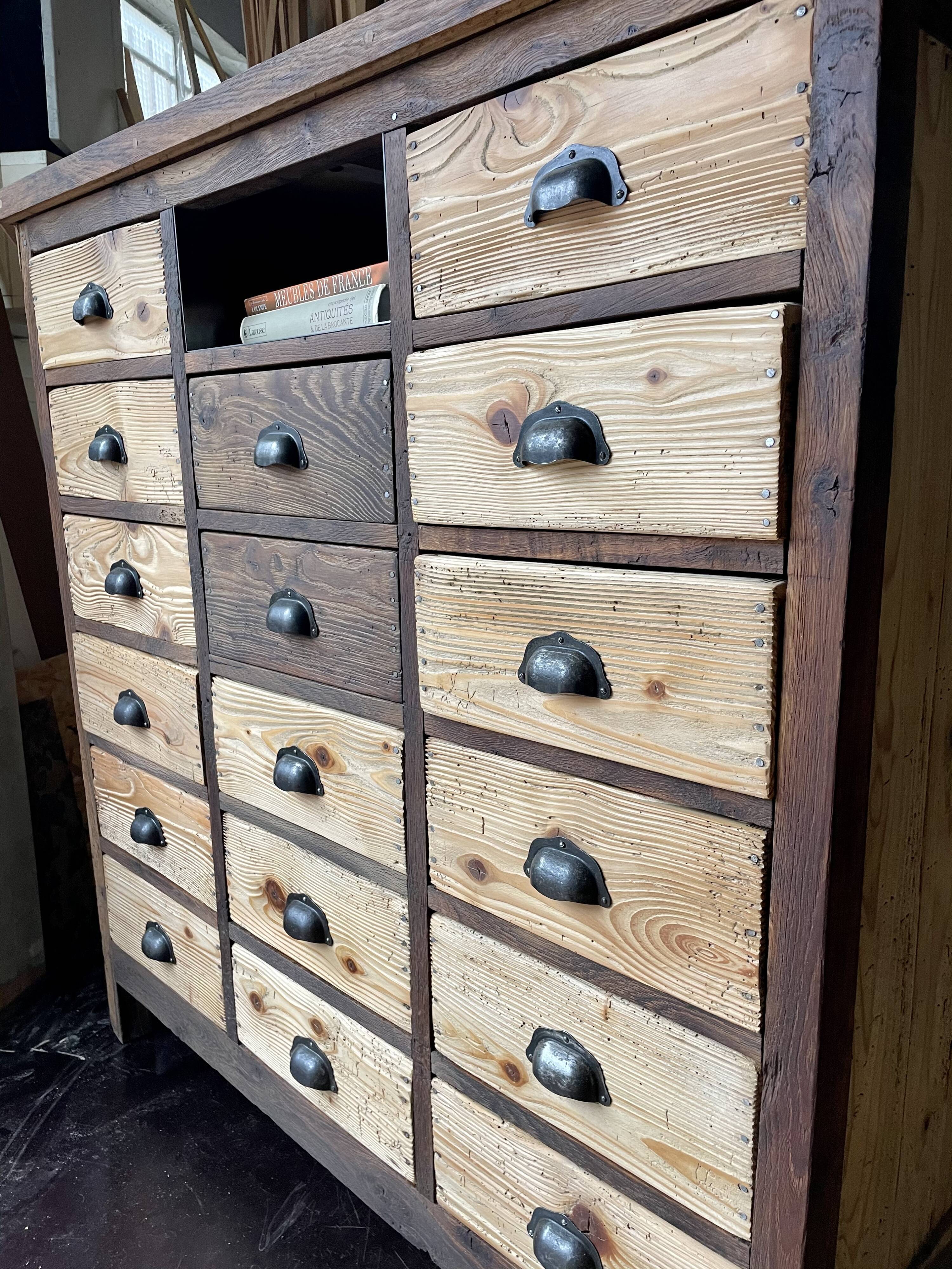 Trade cabinet with drawers