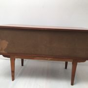 Scandinavian 60s row with spindle feet