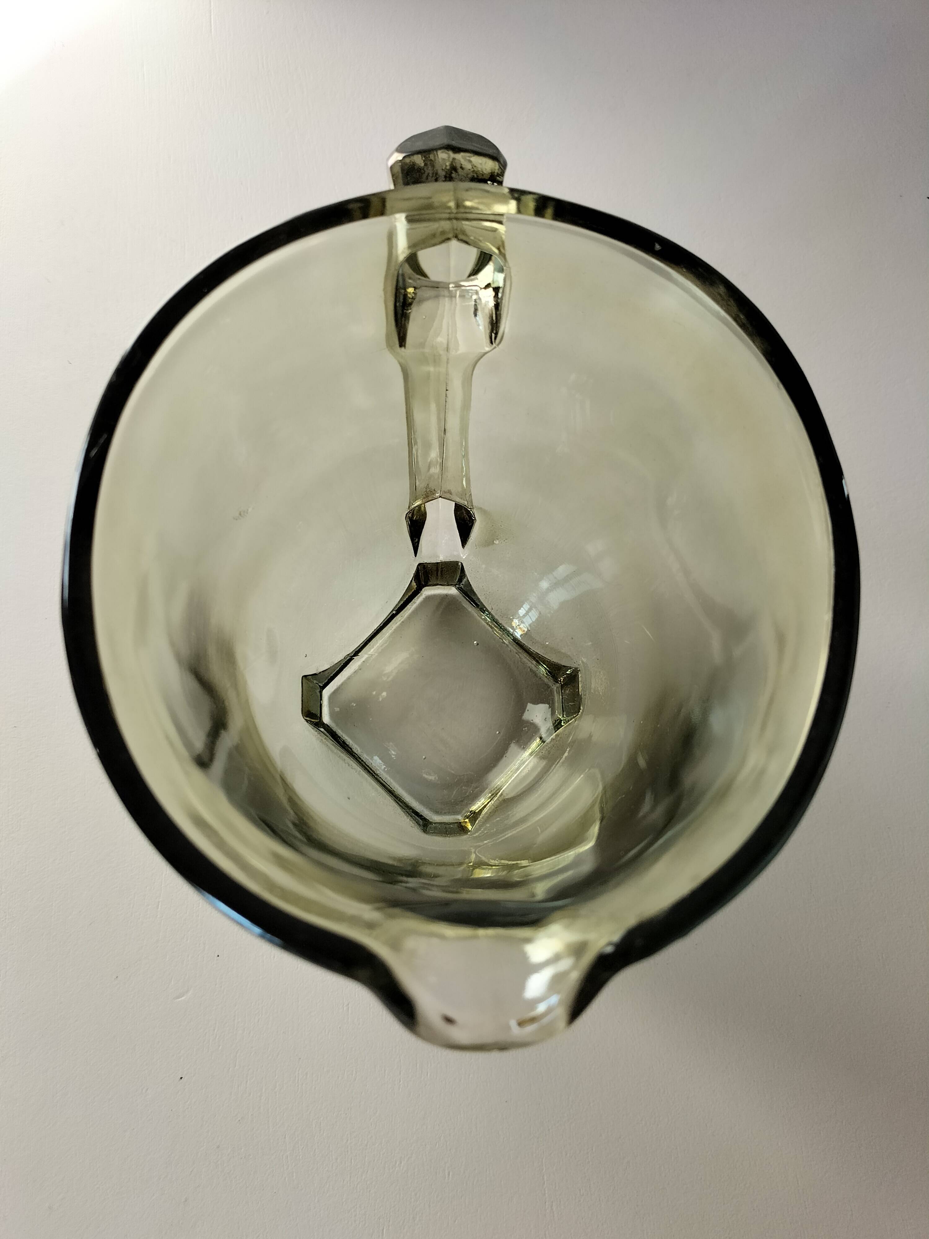 Pichet en verre fumé