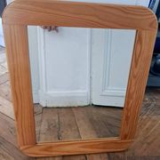 Miroir scandinave rectangulaire en pin. Années 70.