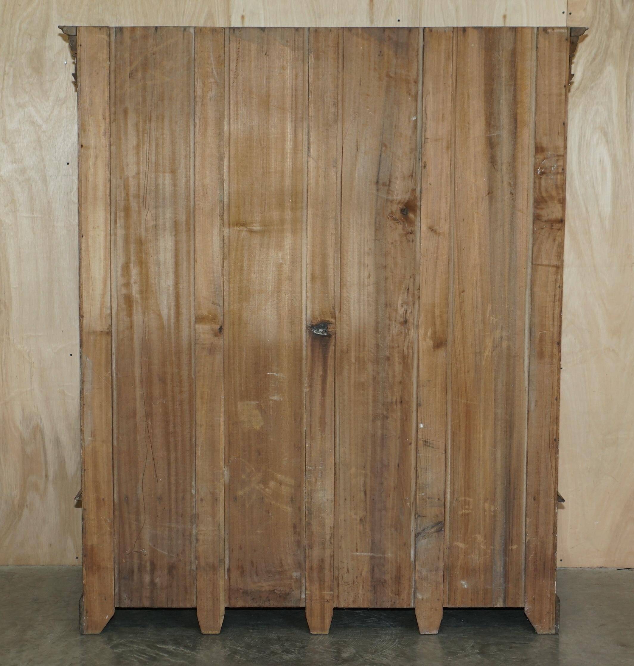 Armoire Victorien en Pin circa 1880