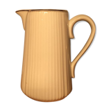 White pitcher streaked