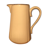 White pitcher streaked