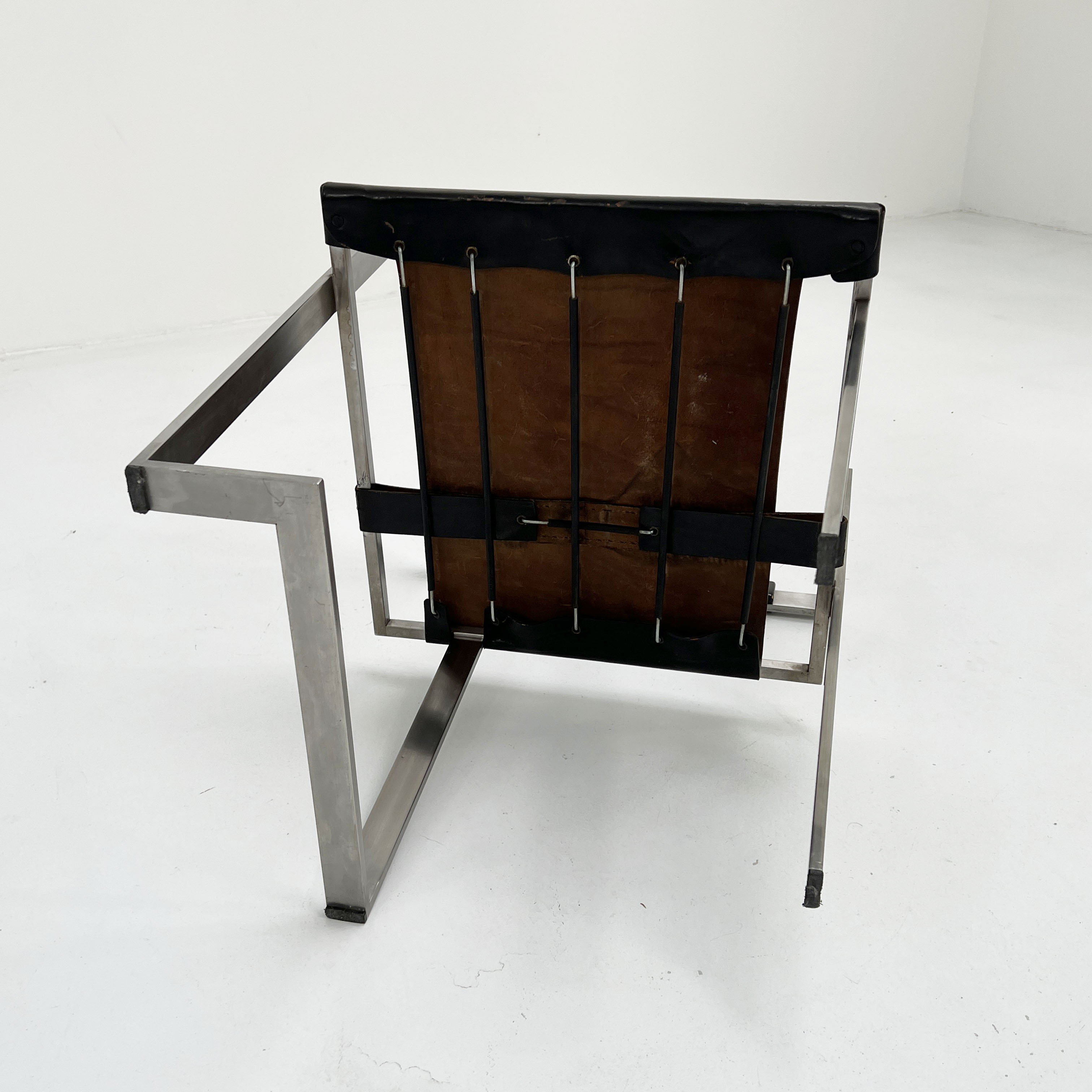 Chaise géométrique  en cuir et chrome, 1980s