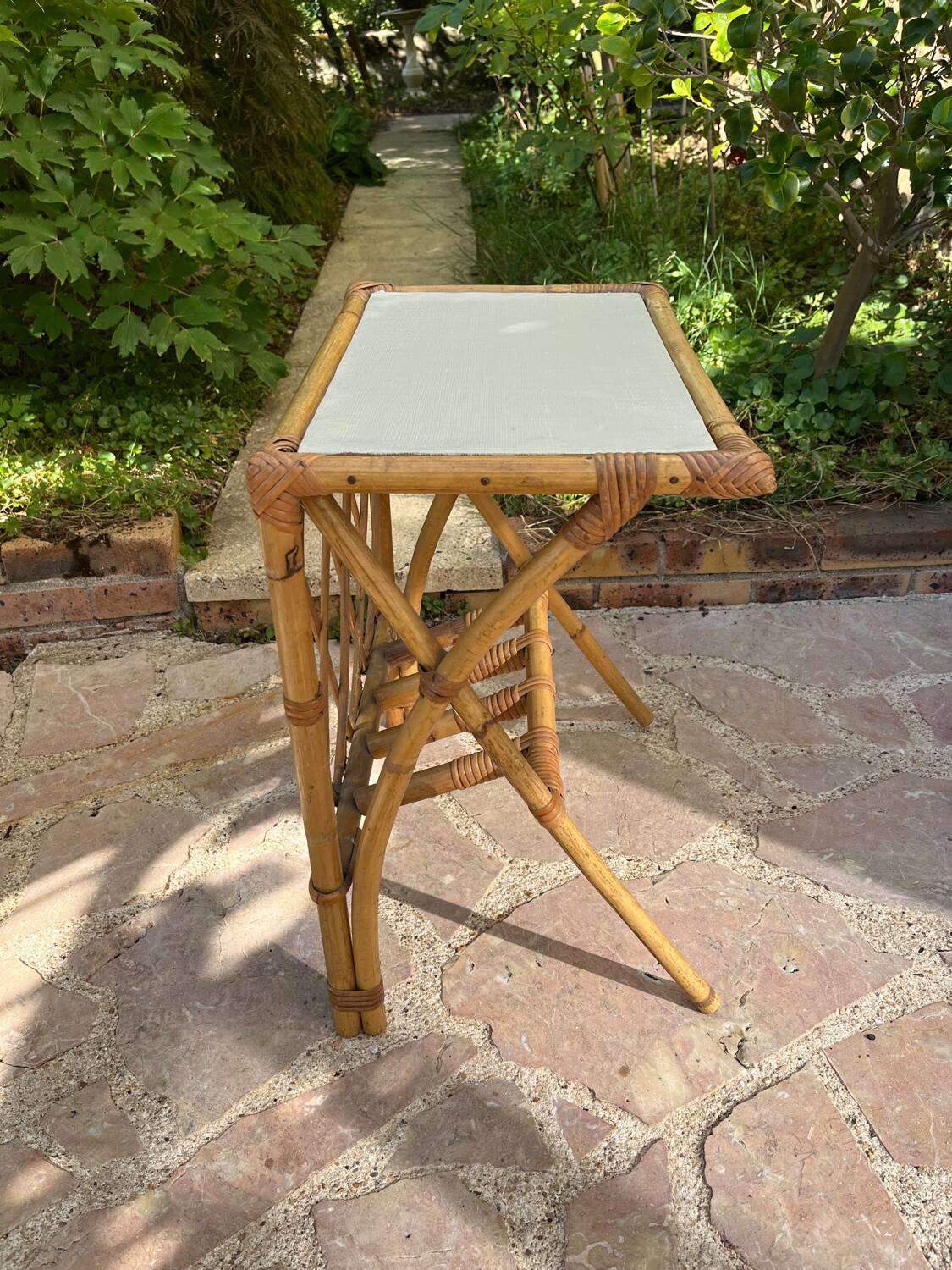 Bout de canapé - table d’appoint en rotin