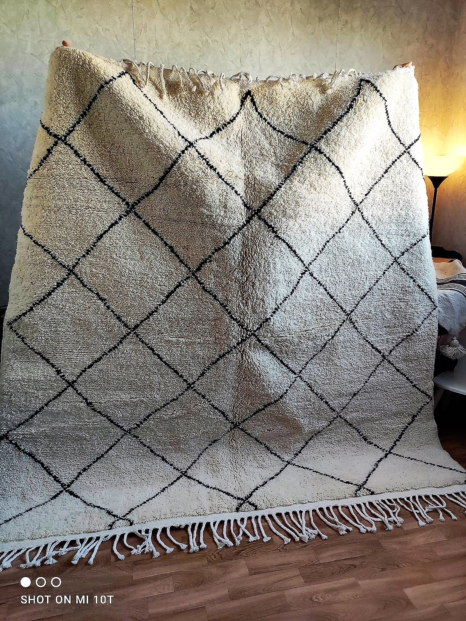 Berber carpet Beni Ouarain 2m30 by 2m