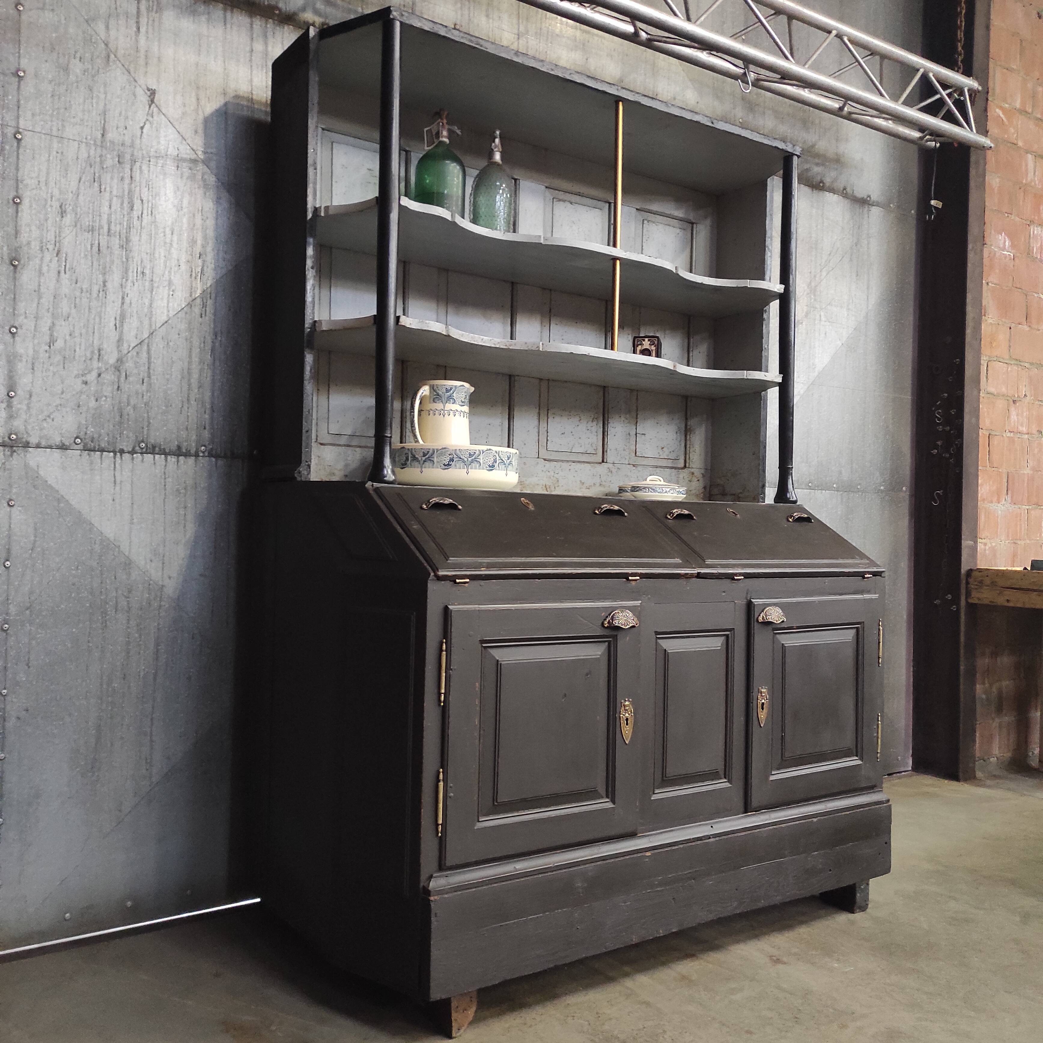 Buffet gris 1910 | Garde-manger ancien aux accents dorés