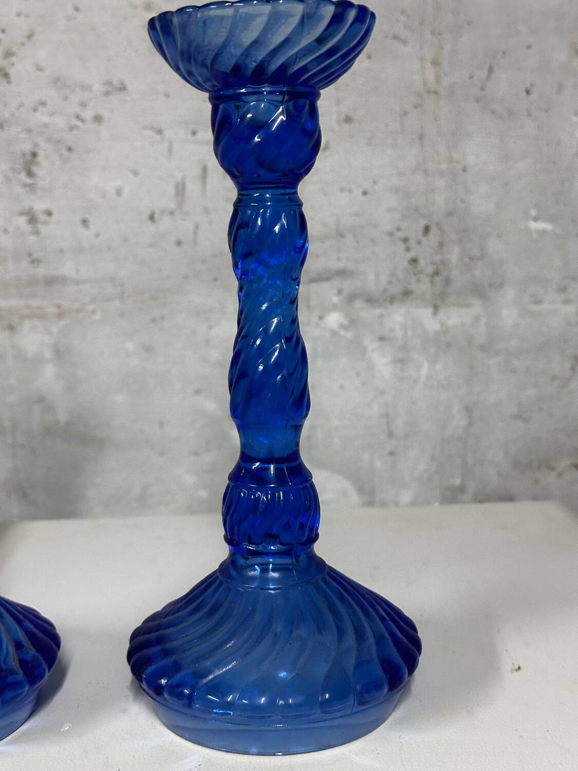 Pair of vintage cobalt blue twisted glass candlesticks h 24.5 cm