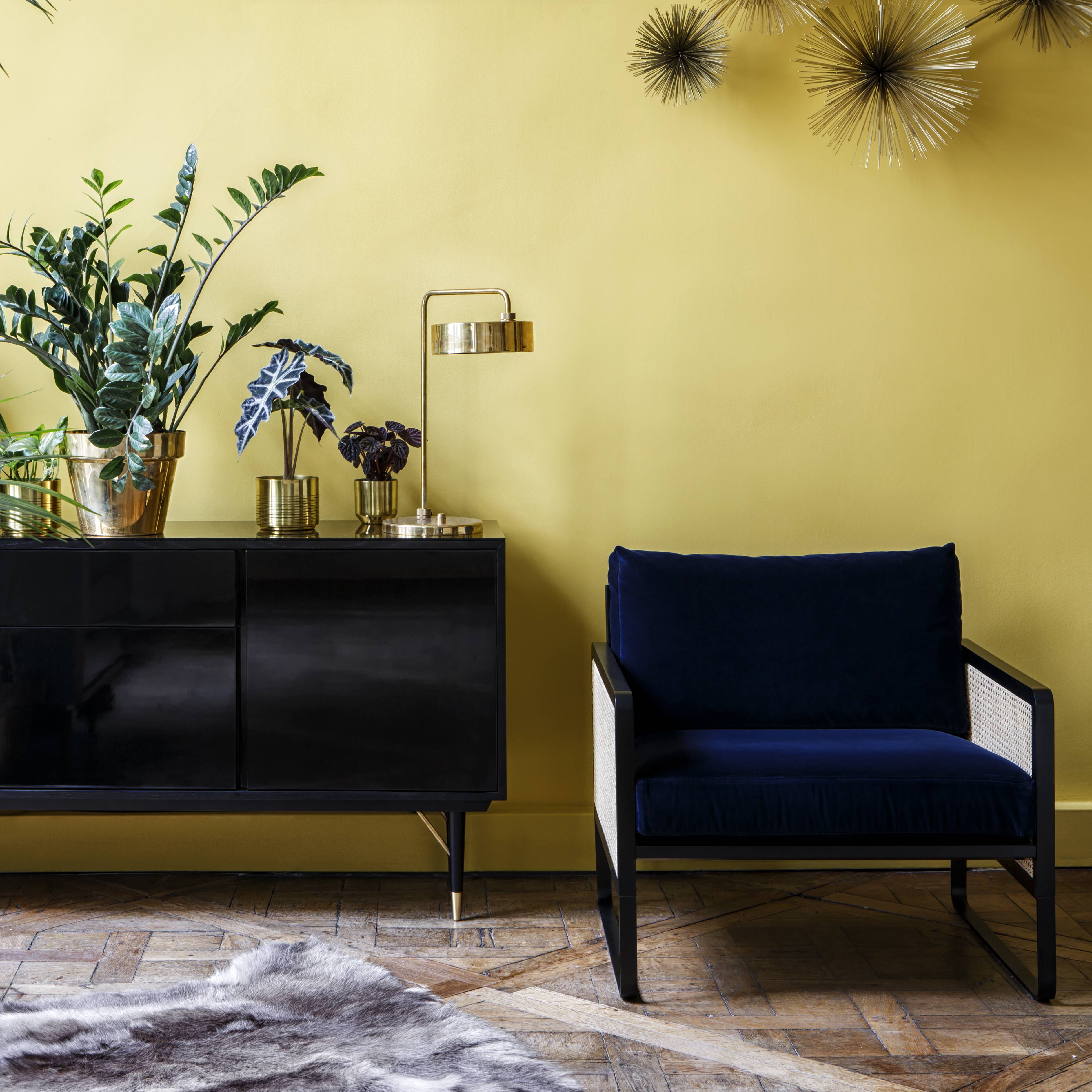 Fauteuil cannage structure noire velours marine