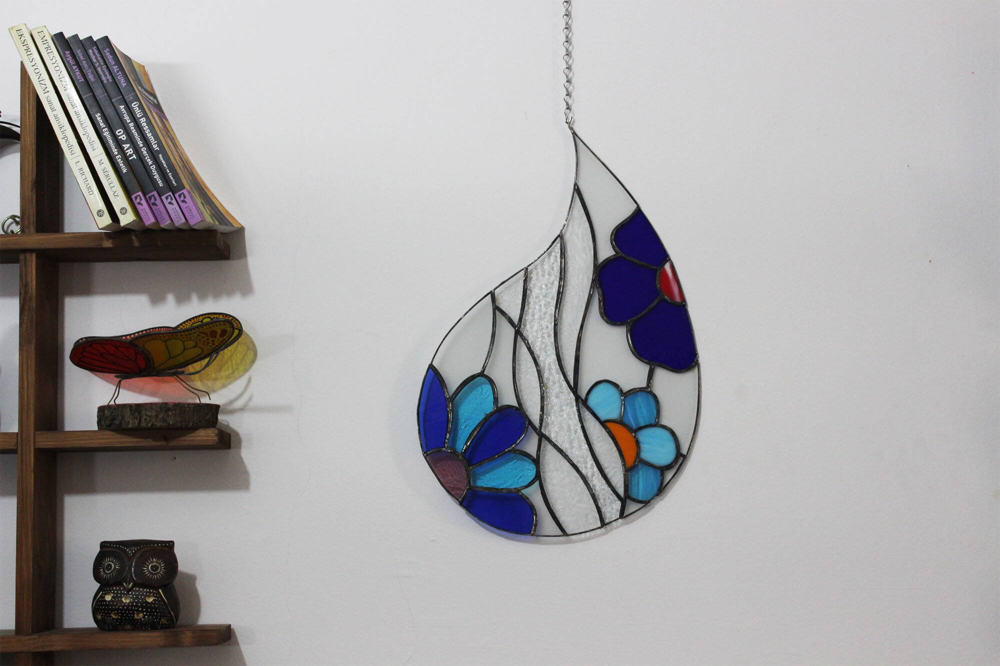 Vitrail décoratif “Goutte d’eau” – Verre coloré fait main, 40 × 40 cm