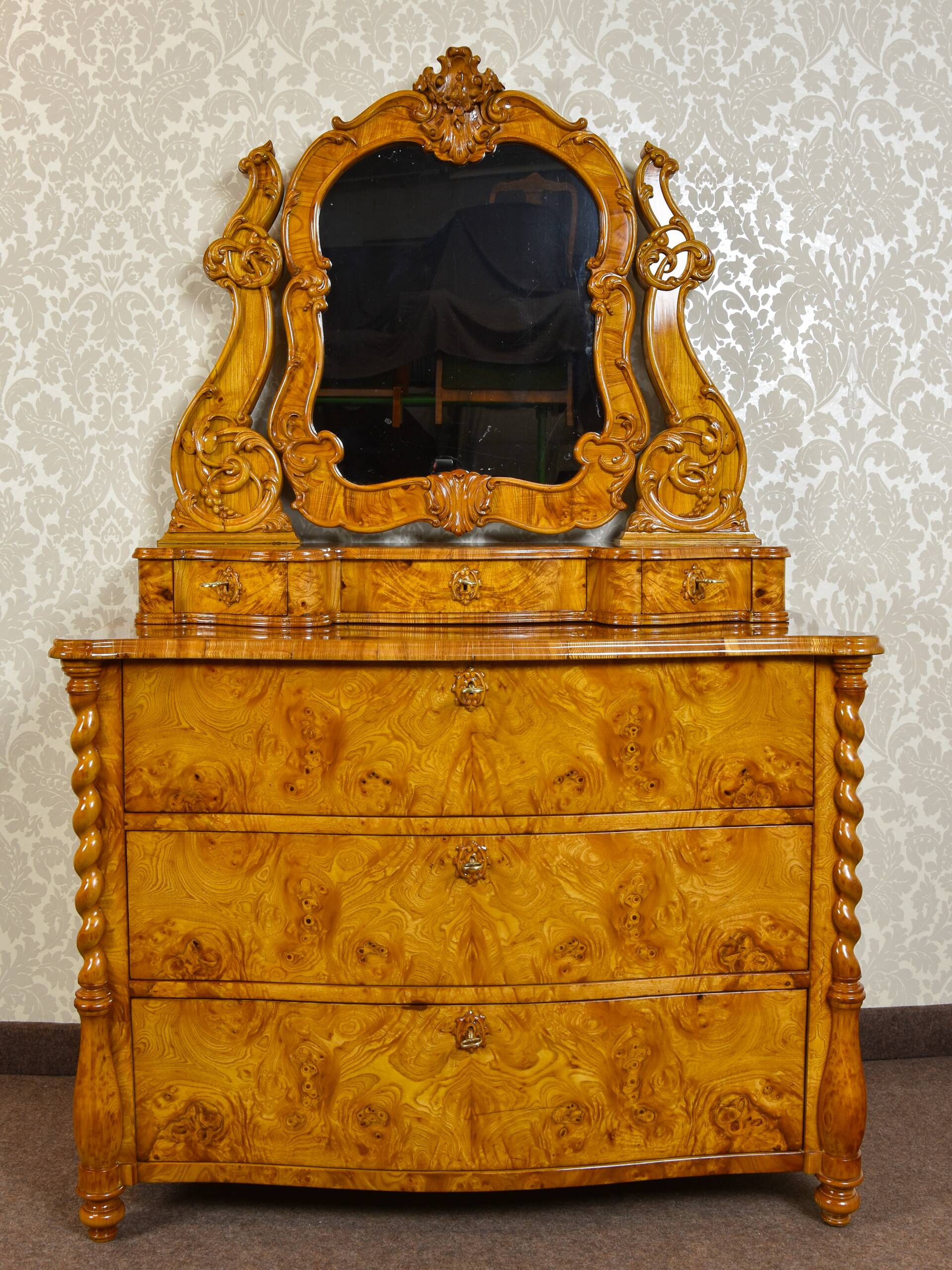 Commode coiffeuse Louis-Philippe en loupe d'orme et frêne - env. 1840-1860