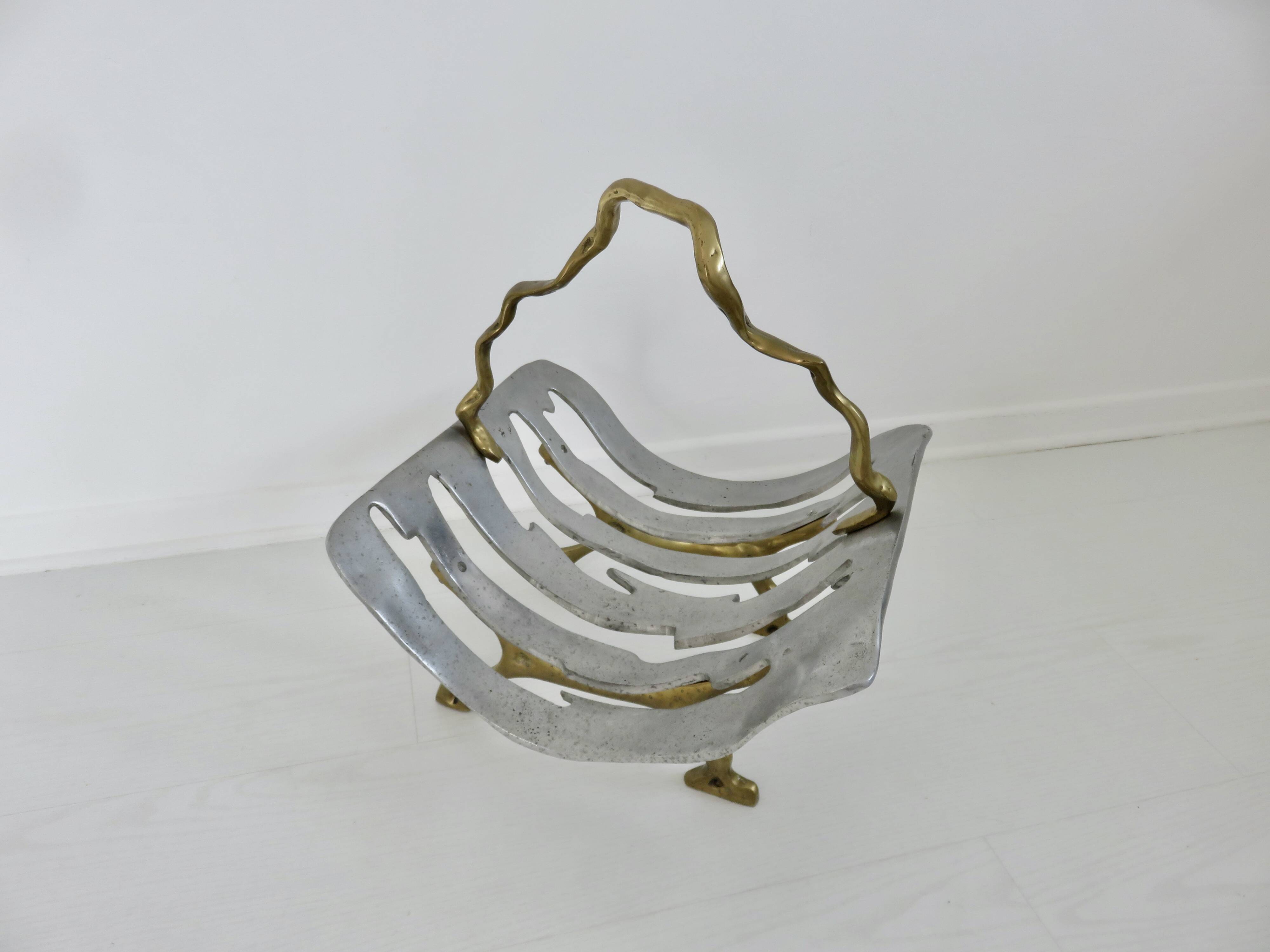 Porte buches de cheminée moderniste, laiton et aluminium, 1970