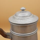 Cafetière ancienne en aluminium