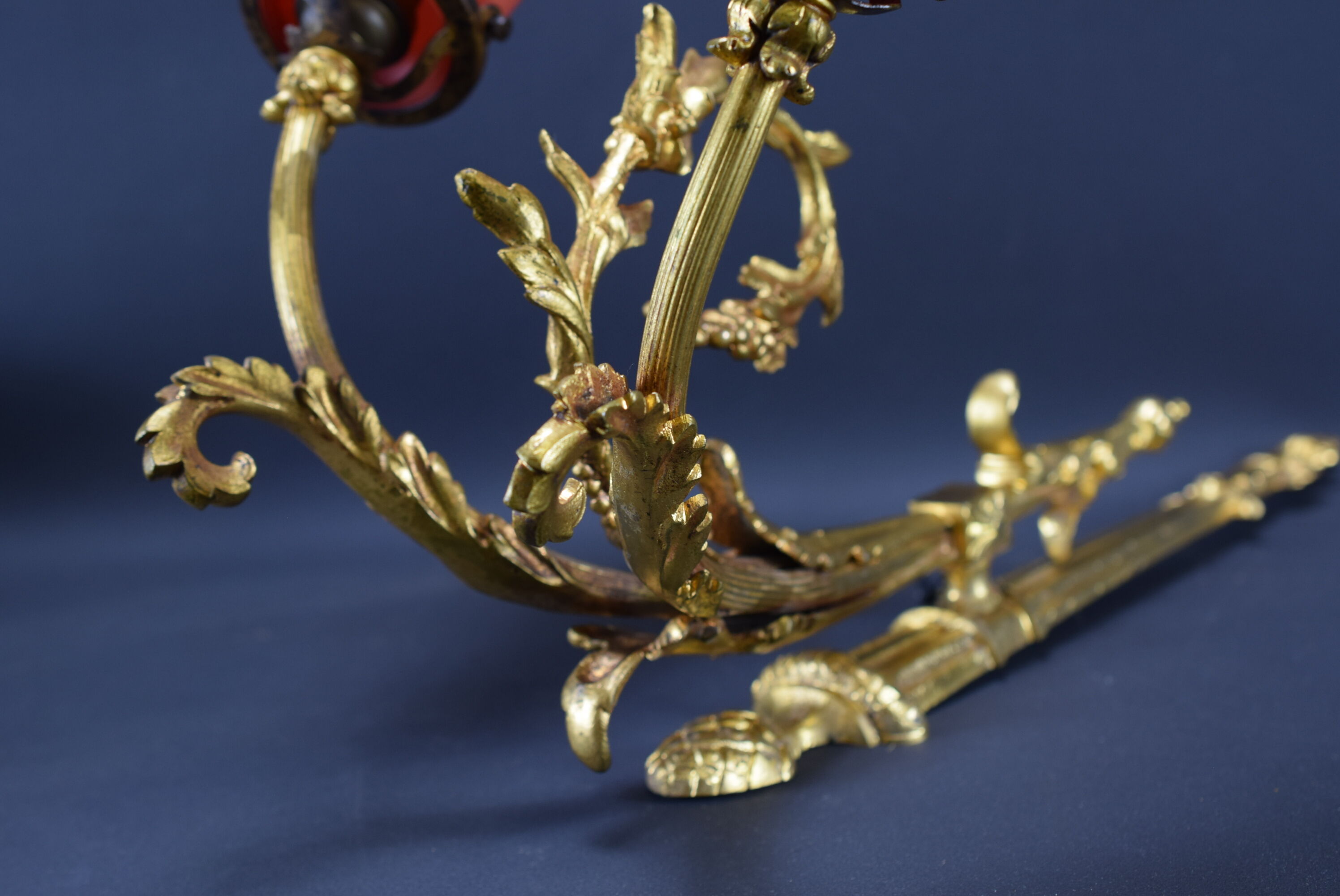 Double wall lamp in gilded bronze and glass paste