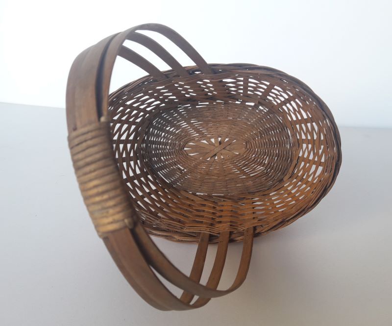 Triple handhelz wicker basket