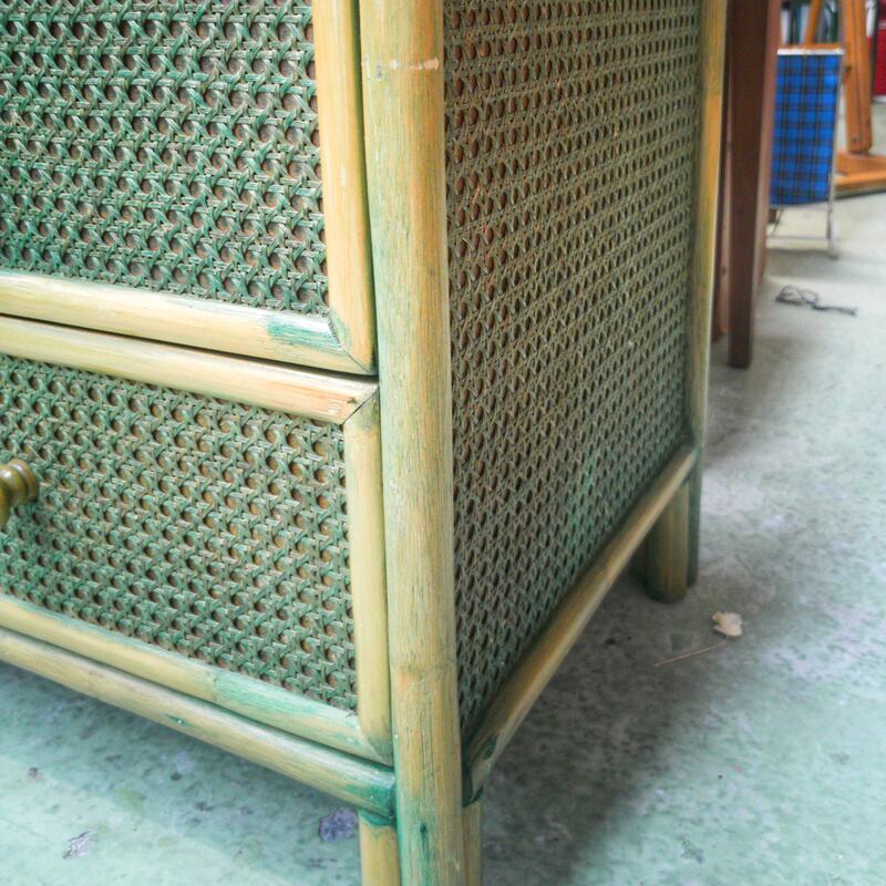 Commode en rotin et cannage