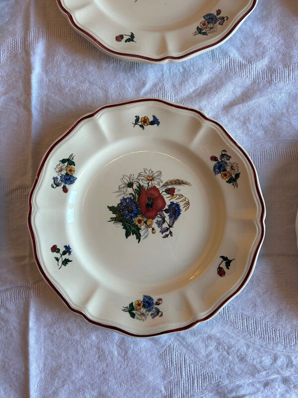 Lot de 11 assiettes anciennes en faïence de Sarreguemines, décor Agreste