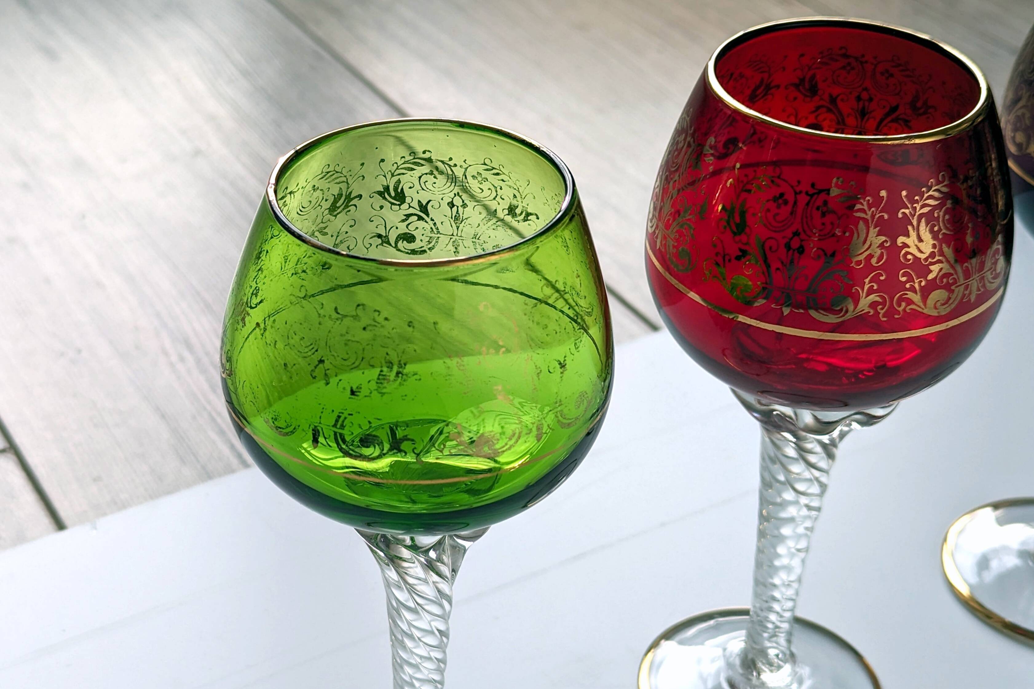 Set of 3 colored wine glasses - Ruby, red, green, gold and twisted foot