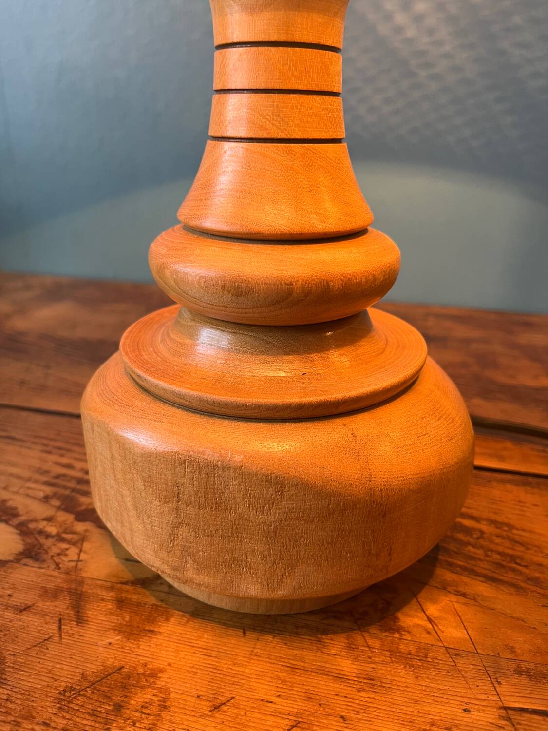 Table lamp with solid wood base, manual work