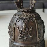 Cloche de temple antique/décor lord ganesh feng-shui. en bronze patiné brune