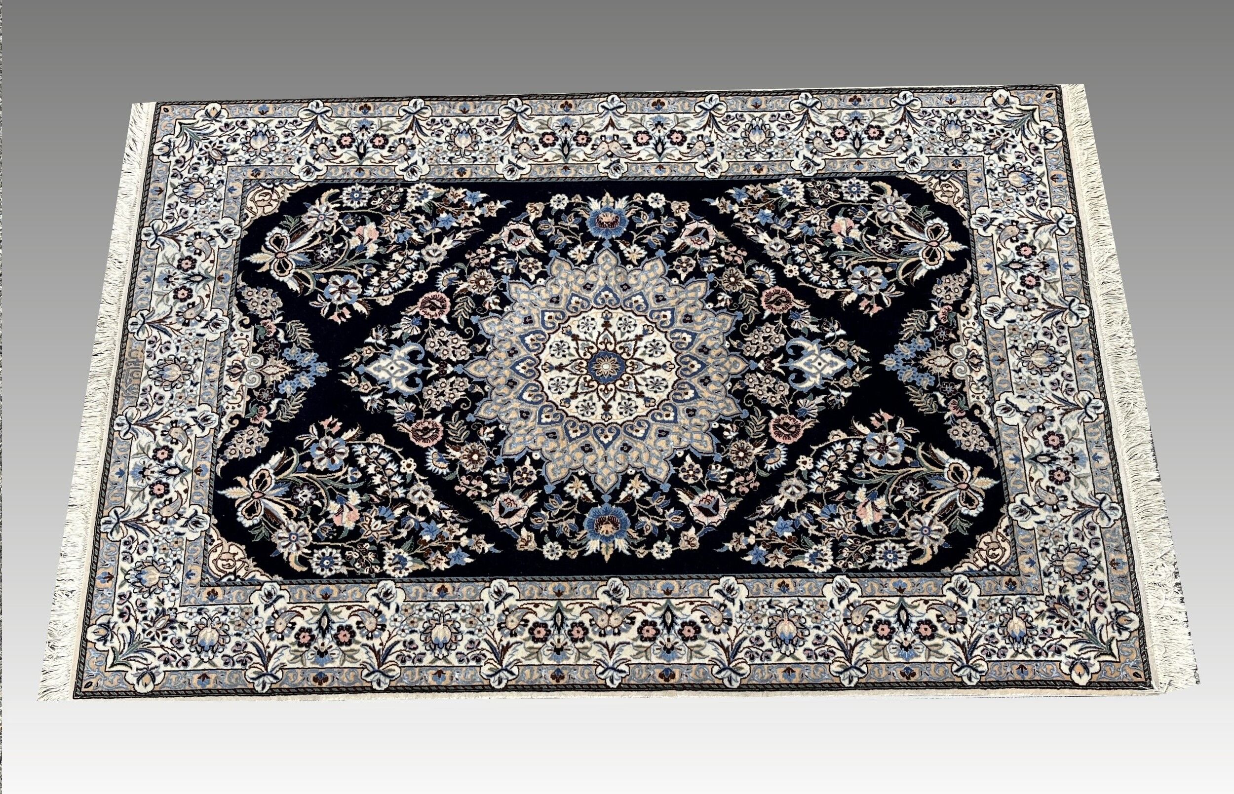 Tapis d'orient persan iran naïn signé habibian
