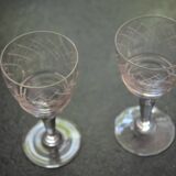 2 petits verres sur pied ciselés