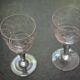 2 petits verres sur pied ciselés