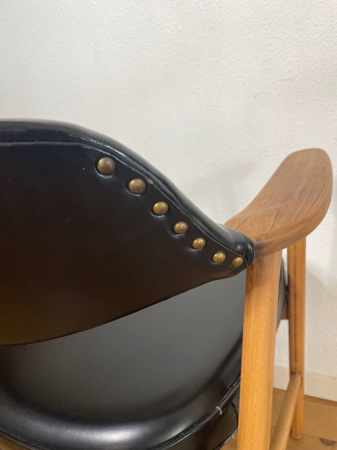 Scandinavian armchair by Erik Kirkegaard in oak and leather, 1960s