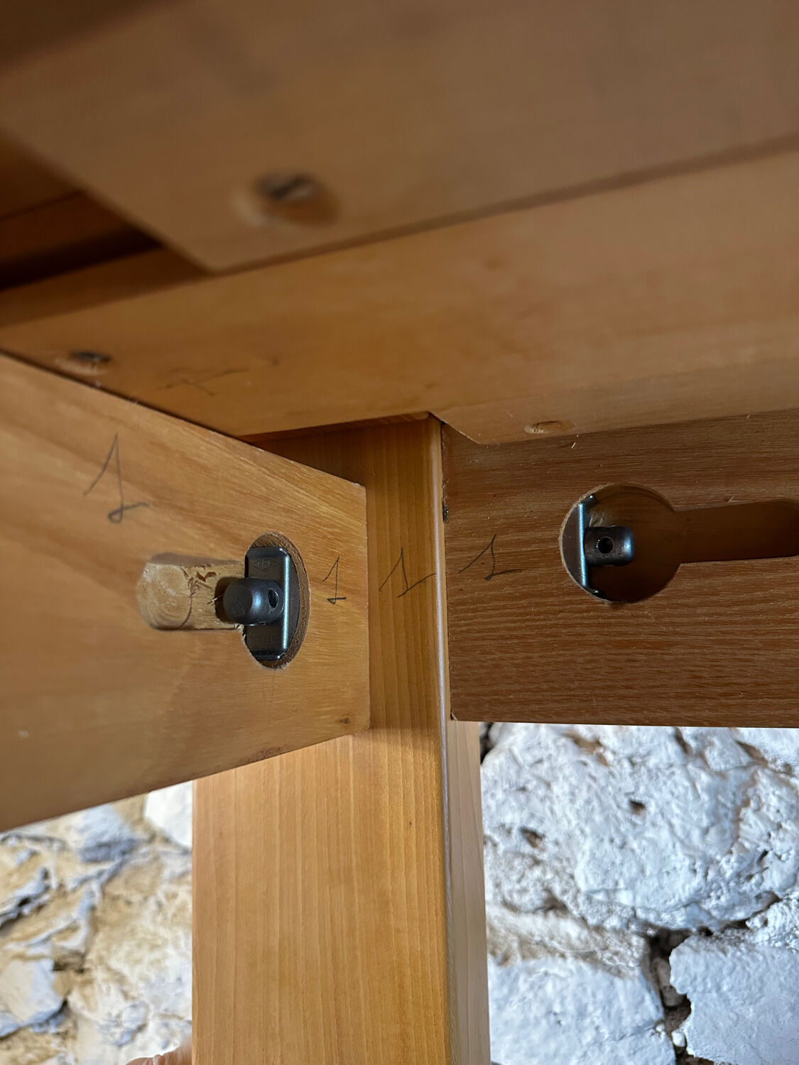 Solid elm dining table - Vintage - 1980