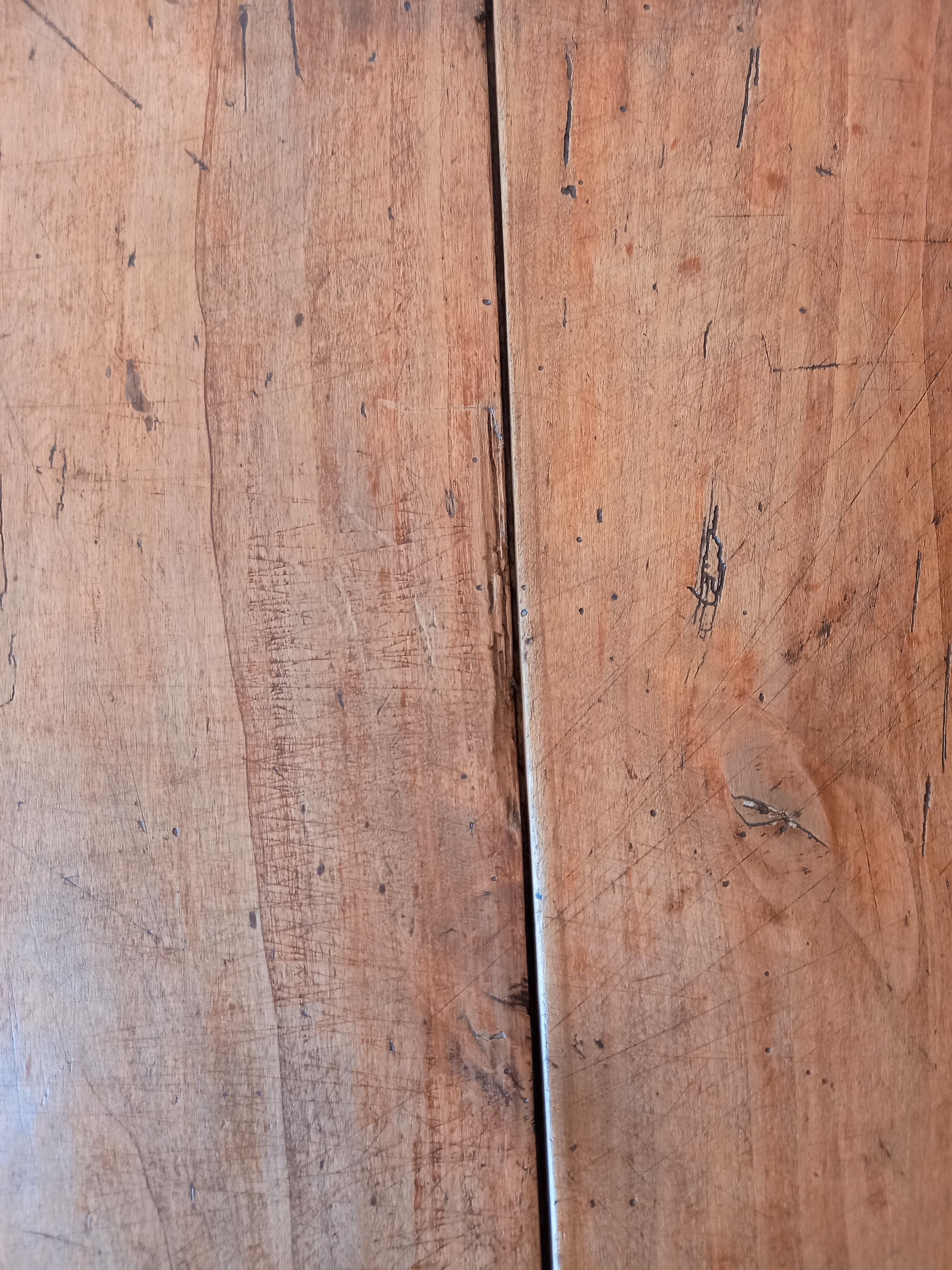 Round table with flaps