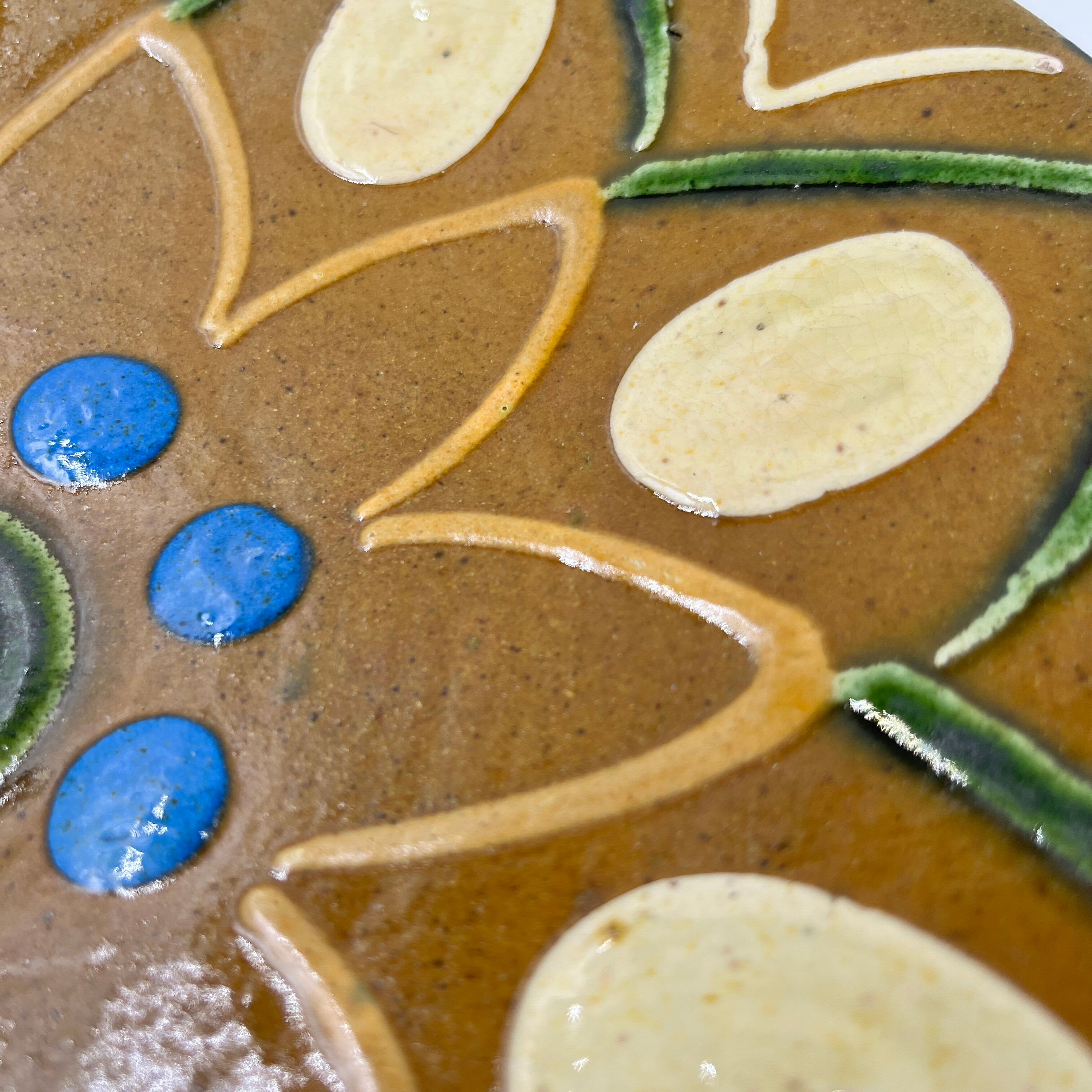 Empty pocket, decorative ceramic plate Puigdemont