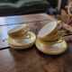 Tasses et soucoupes jaunes – années 50–60
Tasses et soucoupes jaunes –