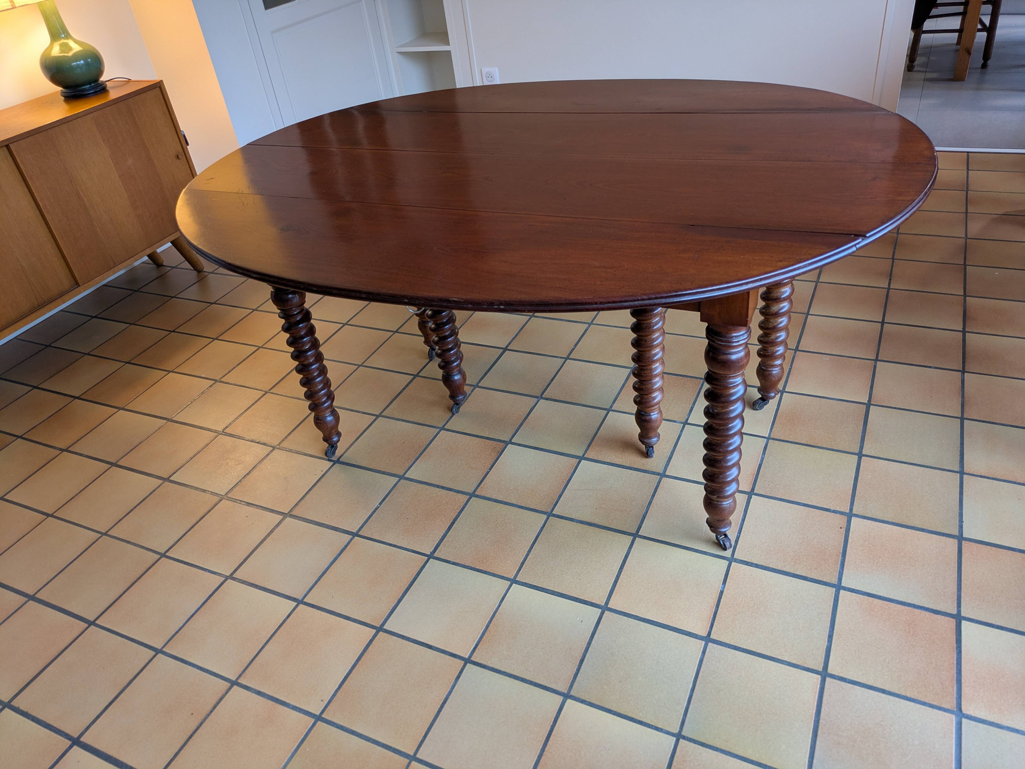 Extendable walnut table