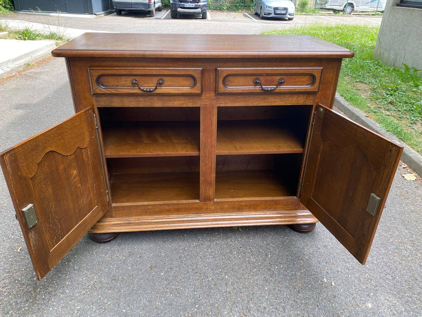 English solid wood sideboard 2 drawers 2 doors