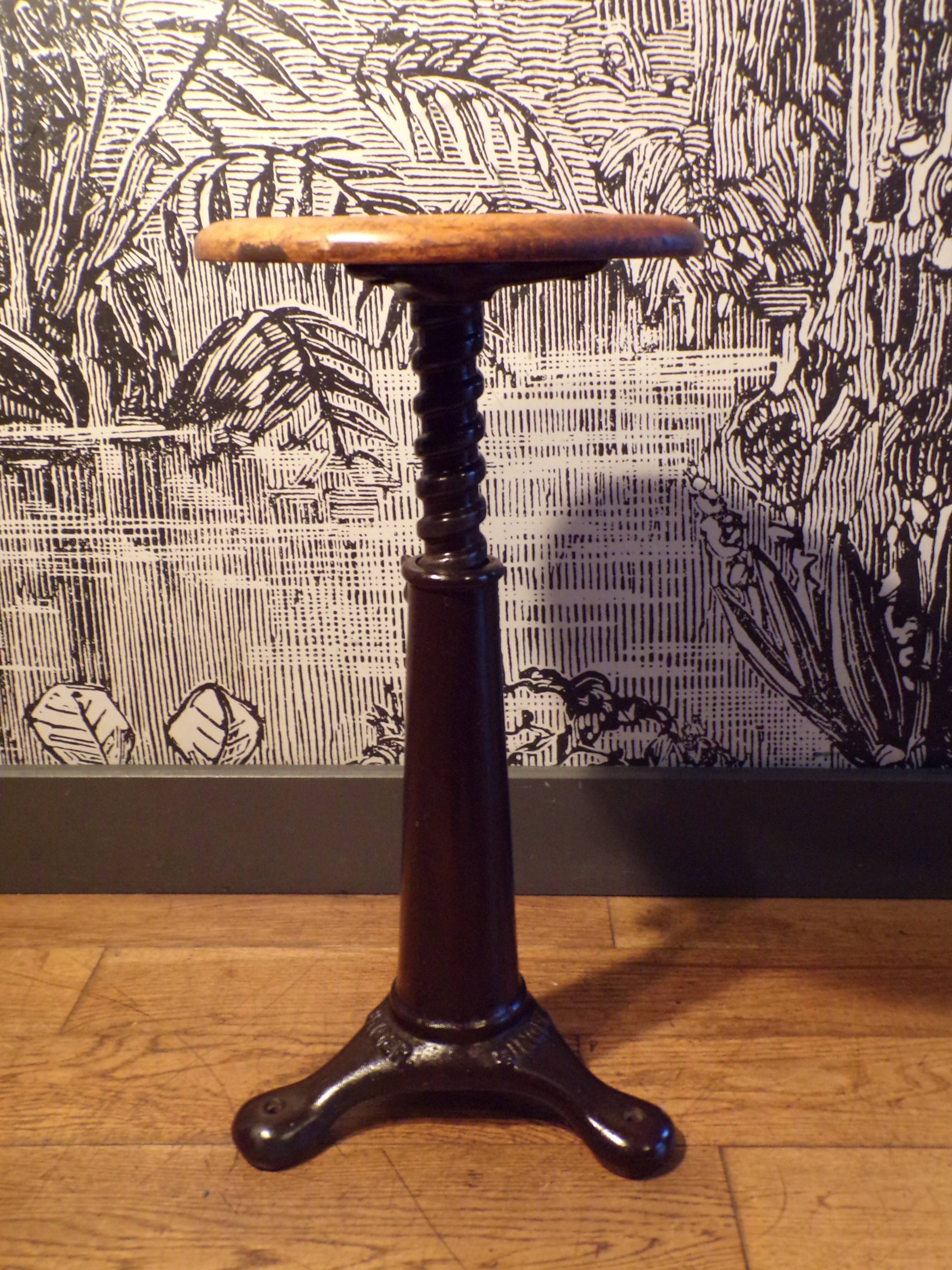 Singer stool 1930 in cast iron with screws