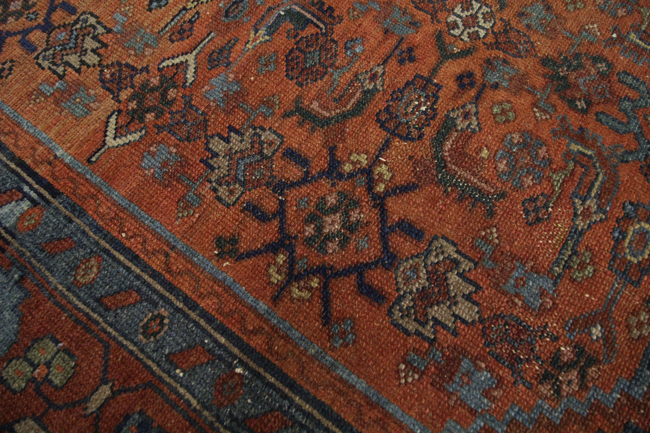 Handmade Wool Antique Persian Heriz Rug- 112x183cm