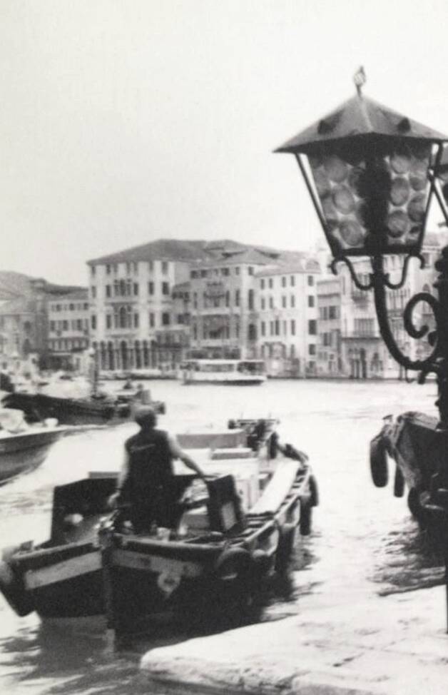 Photographie signée Serge Assier – Les coulisses de Venise – Tirage limité
