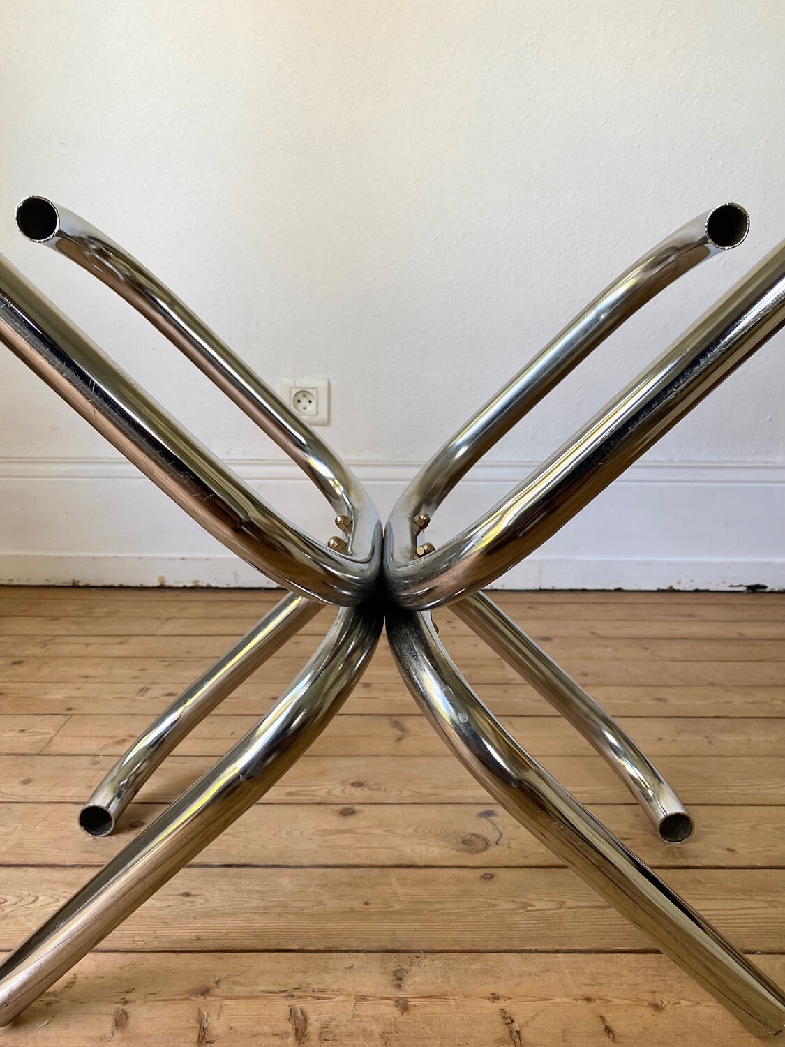 Vintage round tubular coffee table 1970