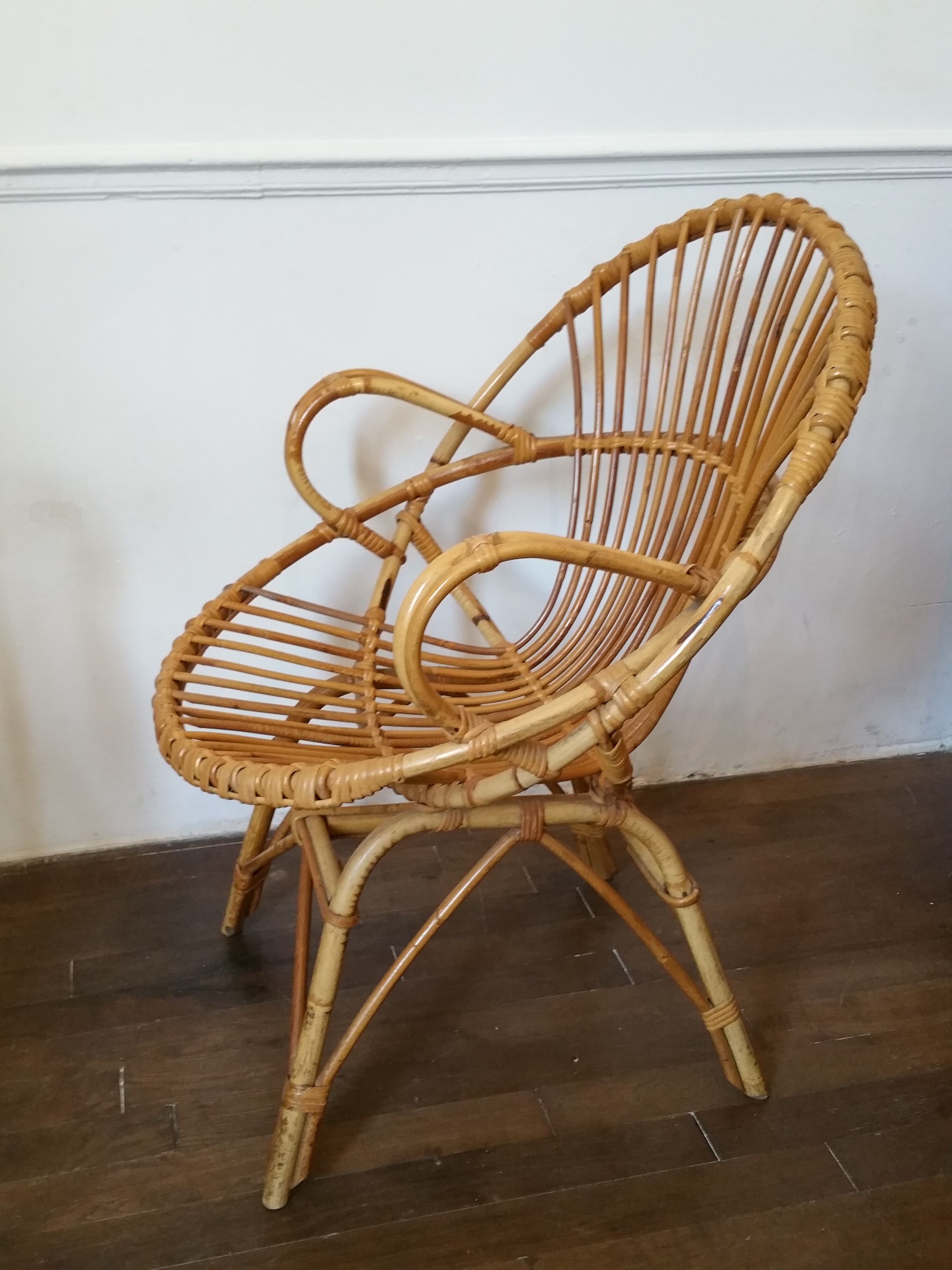 Paire de fauteuils corbeille